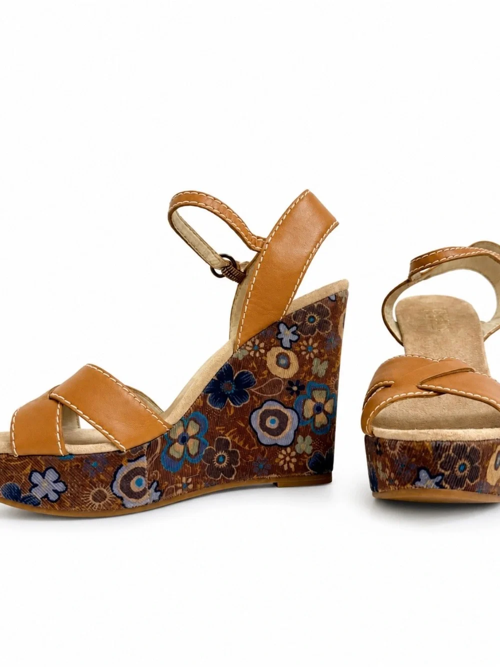 NWOT GUESS Floral Platform Wedge Sandals Size 6